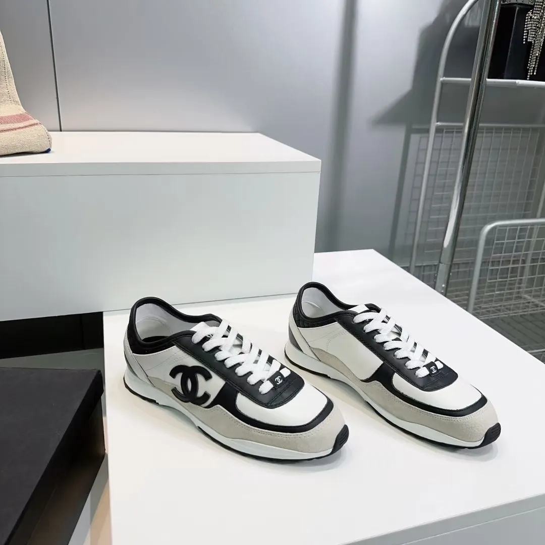 👟👟Ex-factory price 440👟👟 CHANEL Chanel 2025 new panda sneakers, color matching thick-soled casual sports shoes, upper: imported calfskin/imported suede, lining: imported sheepskin lining, outsole: TPU original outsole Size: #35-40 (40 customized, non-refundable)